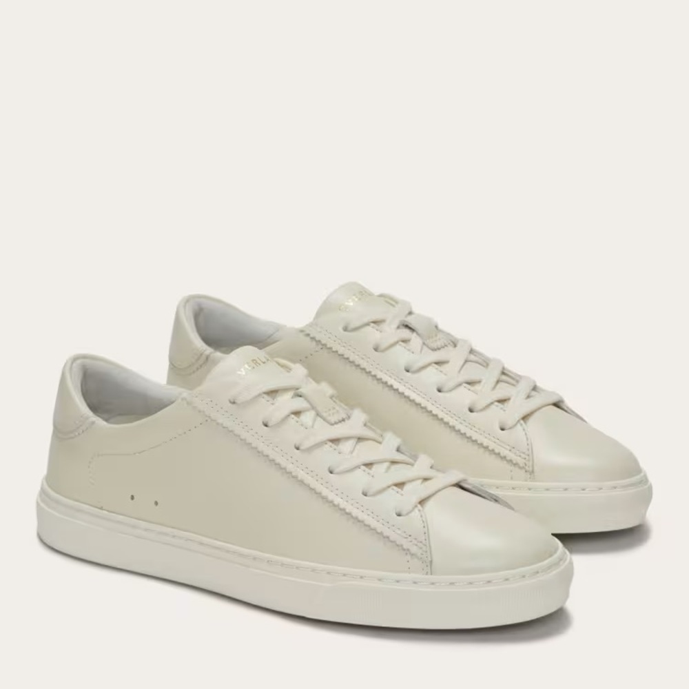 Never worn: Everlane Day Sneaker Size 9